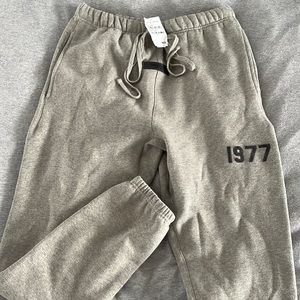 ESSENTIALS/FEAR OF GOD SWEATS